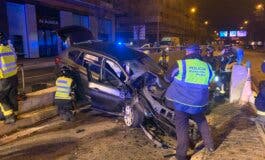 Heridos cinco jóvenes al estrellar su coche contra un muro en Madrid