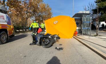 Grave una motorista tras sufrir un accidente en Puente de Vallecas