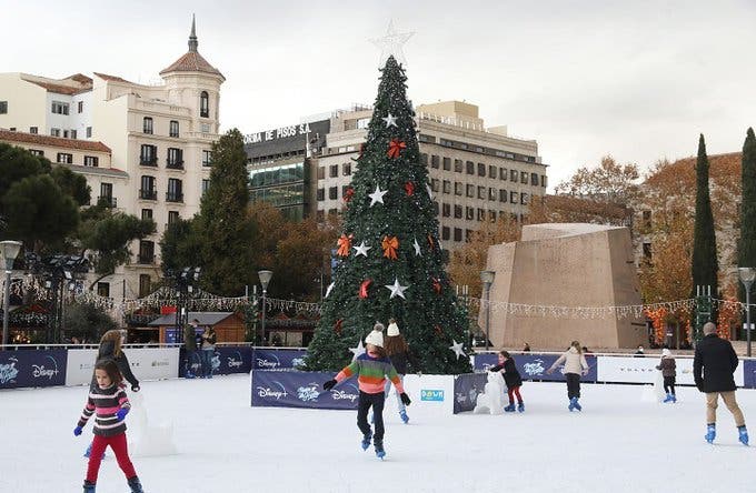 Las mejores pistas de patinaje sobre hielo de Madrid para disfrutar estas Navidades