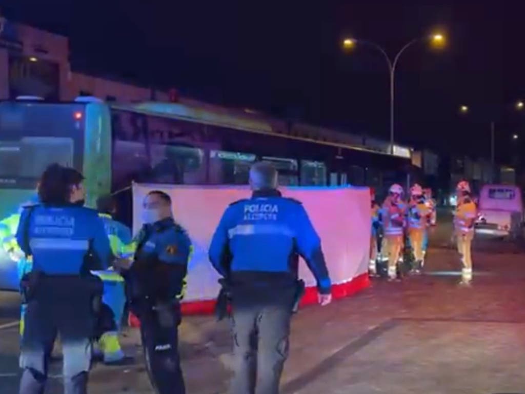 Muere una mujer de 54 años tras ser atropellada por un autobús interurbano en Alcorcón 