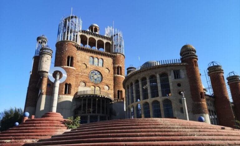 La ONG del Padre Ángel terminará la catedral de Mejorada del Campo tras la muerte de Justo Gallego