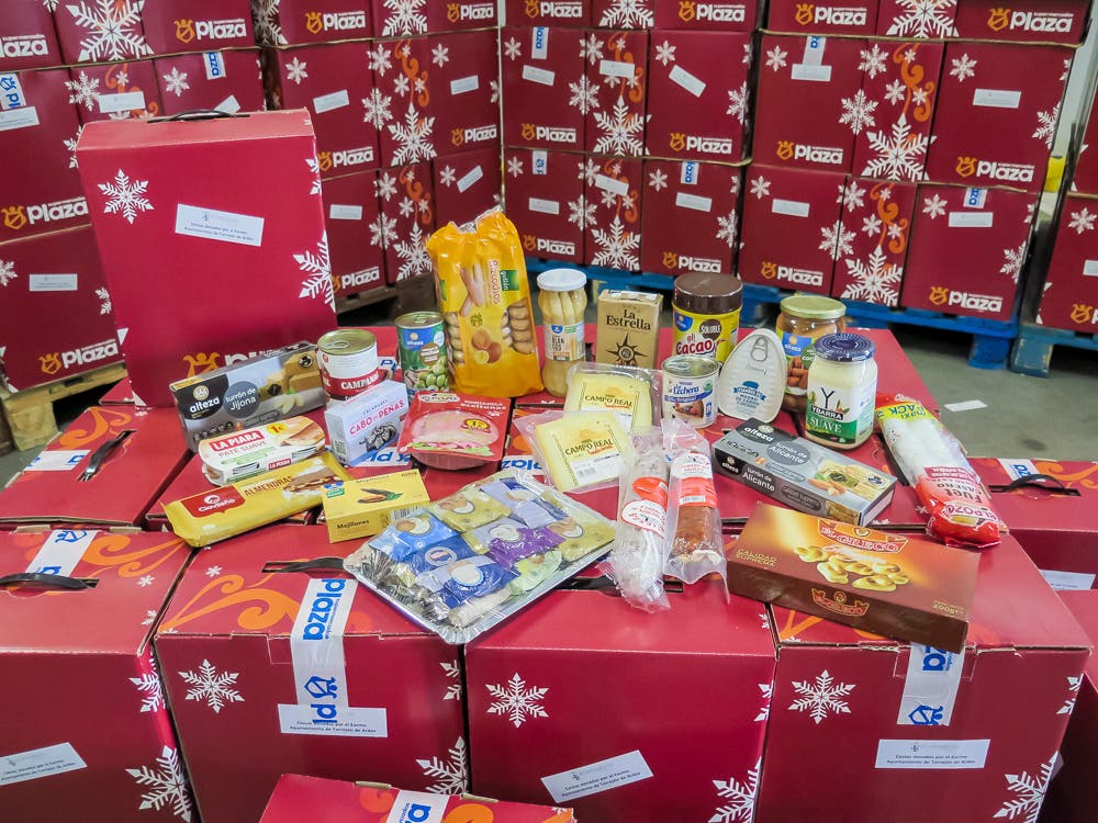 Torrejón de Ardoz entrega 500 cestas navideñas para las familias más necesitadas de la ciudad