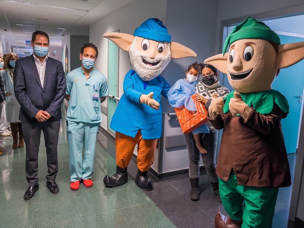 Los Guachis visitan a los niños ingresados en el Hospital de Torrejón