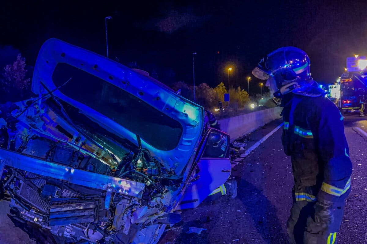 Espectacular accidente con dos jóvenes heridos graves en la M-503