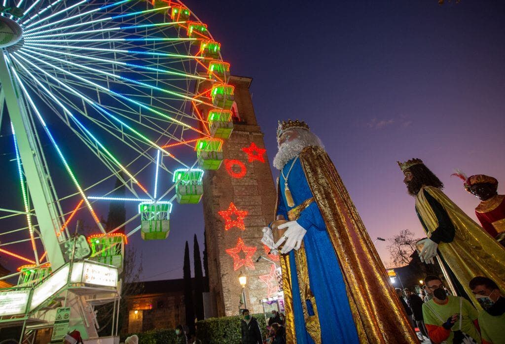 Alcalá de Henares enciende su Navidad sin el anunciado túnel de luz 
