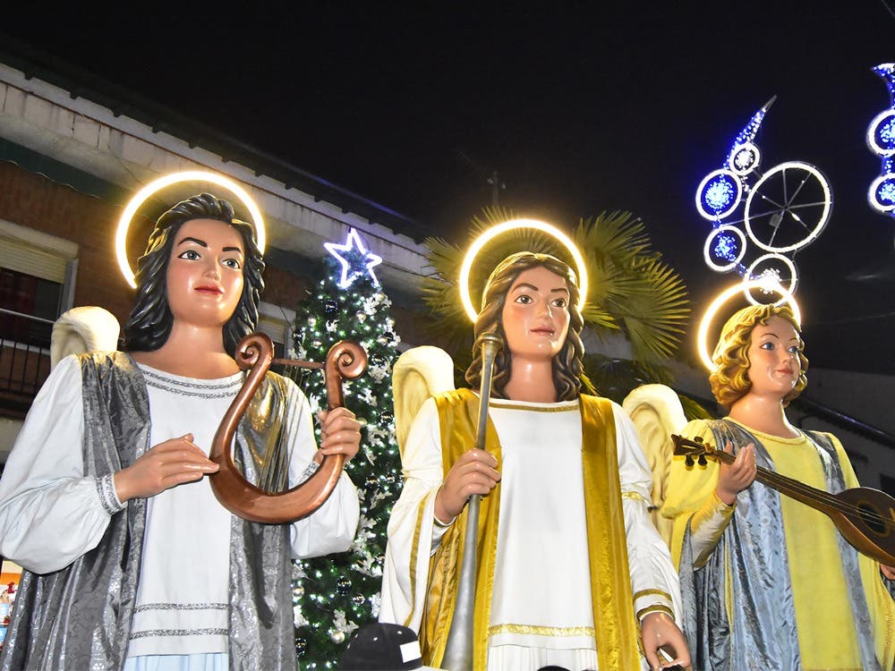 Los Ángeles Navideños Gigantes vuelven a la Plaza Mayor de Torrejón de Ardoz