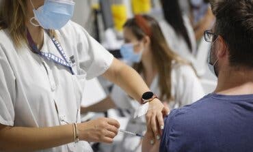 Los contagios e ingresos por ómicron continuarán al alza en Madrid durante dos semanas