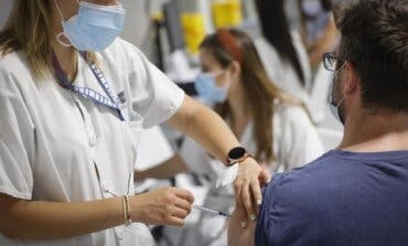 Un estudio de la Comunidad de Madrid demuestra que la vacunación reduce un 60% el riesgo de reinfección