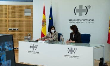Sanidad descarta por ahora eliminar las mascarillas en exteriores y reducir las cuarentenas