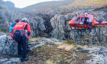 Los Bomberos de Madrid rescatan a un senderista herido en Guadalajara
