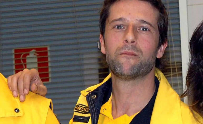 El hombre fallecido en el incendio de su vivienda en Tatuán es el actor Arturo Arribas, famoso por la serie Hospital Centrar
