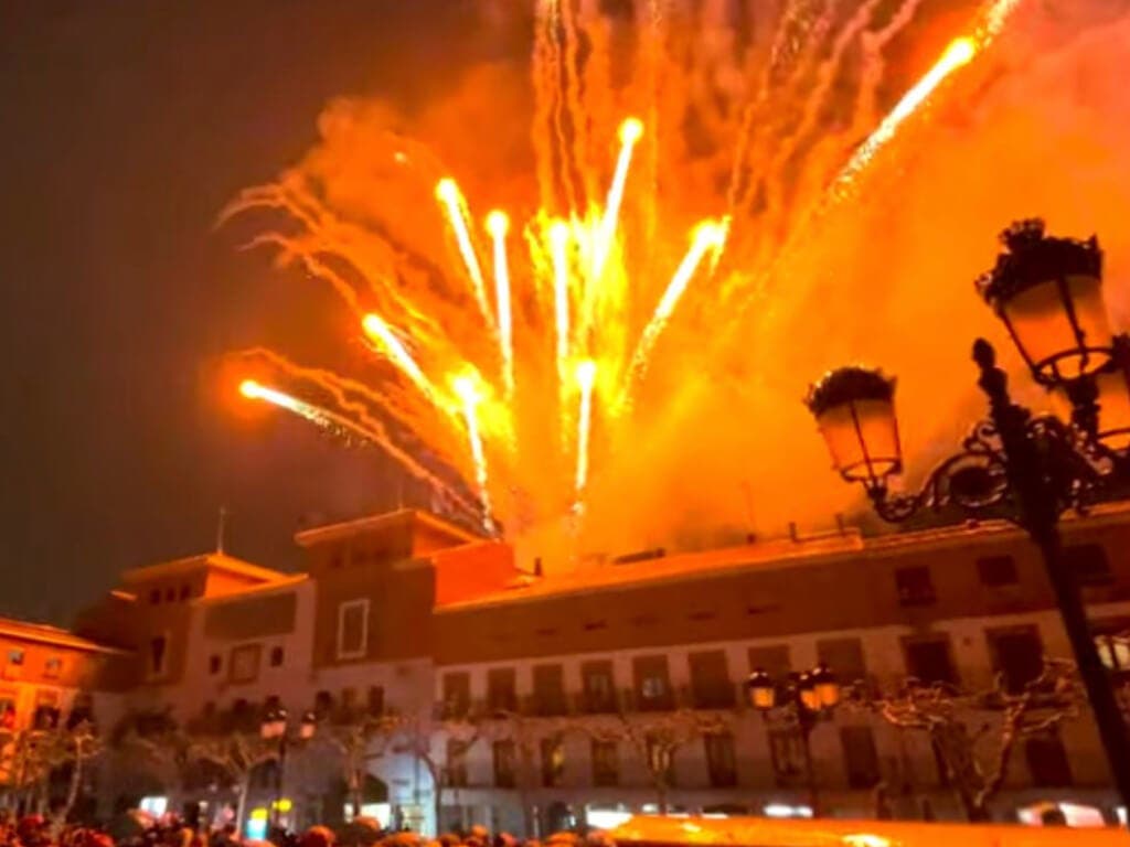 Miles de personas disfrutaron de la Gran Cabalgata de Reyes de Torrejón de Ardoz a pesar de la lluvia