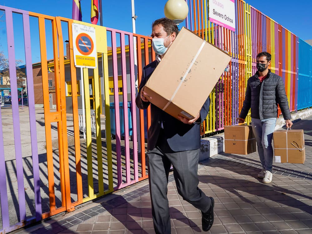 Colegios, institutos y escuelas infantiles de Torrejón reciben test COVID por parte del Ayuntamiento 