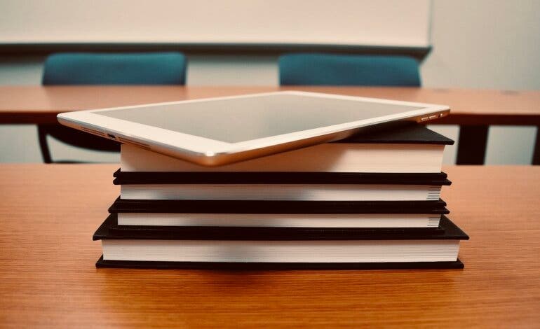 Un profesor de Alcobendas se enfrenta a 40 años de cárcel por abusar de 5 alumnas menores de edad