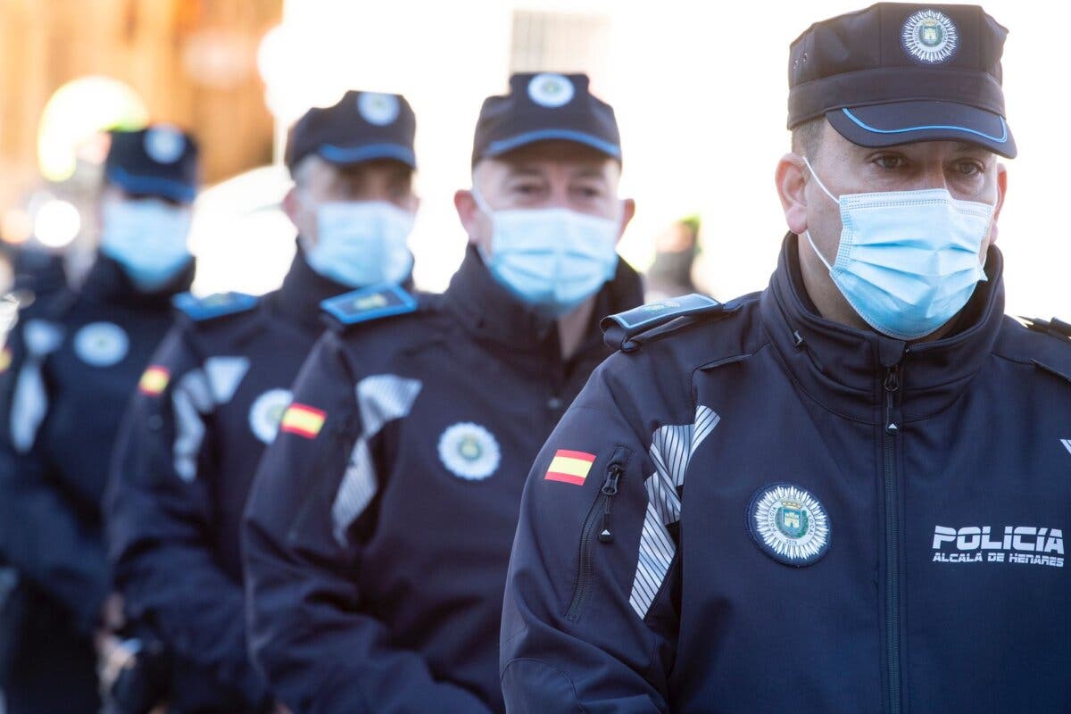 La Policía Local de Alcalá de Henares estrena nuevos uniformes que han costado 250.000 euros