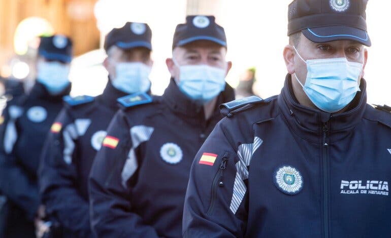 La Policía Local de Alcalá de Henares estrena nuevos uniformes que han costado 250.000 euros