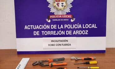 Sorprendidos robando en un piso de Torrejón de Ardoz al que habían accedido escalando por las tuberías del gas