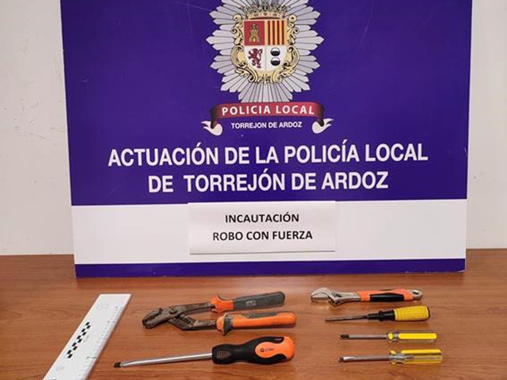 Sorprendidos robando en un piso de Torrejón de Ardoz al que habían accedido escalando por las tuberías del gas