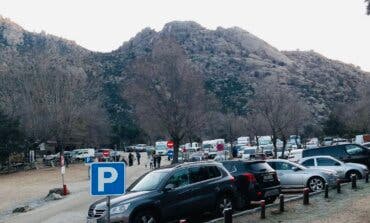 Completos los aparcamientos de Cotos, La Pedriza, La Barranca y Las Dehesas en la Sierra de Madrid 