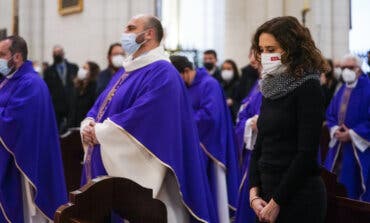 Ayuso asistió a la misa por las víctimas de la explosión en la calle Toledo 