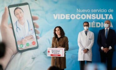 Ayuso presenta en Coslada la consulta médica por videollamada, un servicio pionero en España 