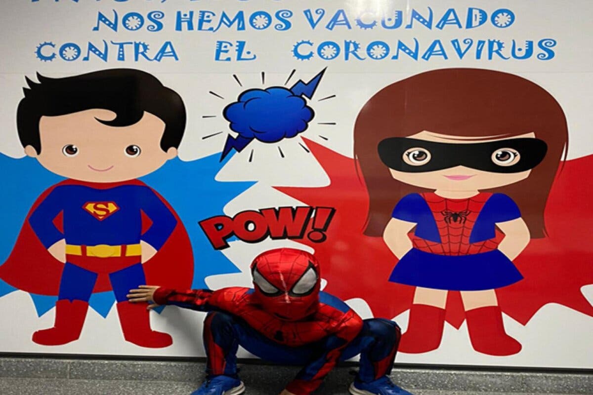 Los niños vacunados en el hospital de Arganda se convierten en superhéroes