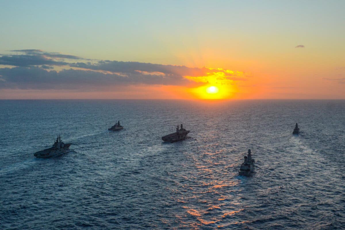 España despliega 800 efectivos, cazas y buques cerca de la zona de guerra en Ucrania