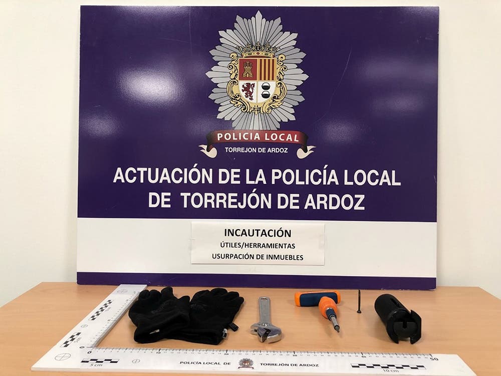 La Policía de Torrejón de Ardoz evita la okupación de una vivienda por parte de presuntos integrantes de mafias dedicadas a traficar con pisos