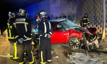 En estado grave una mujer que cayó con su vehículo desde una altura de seis metros en Cobeña
