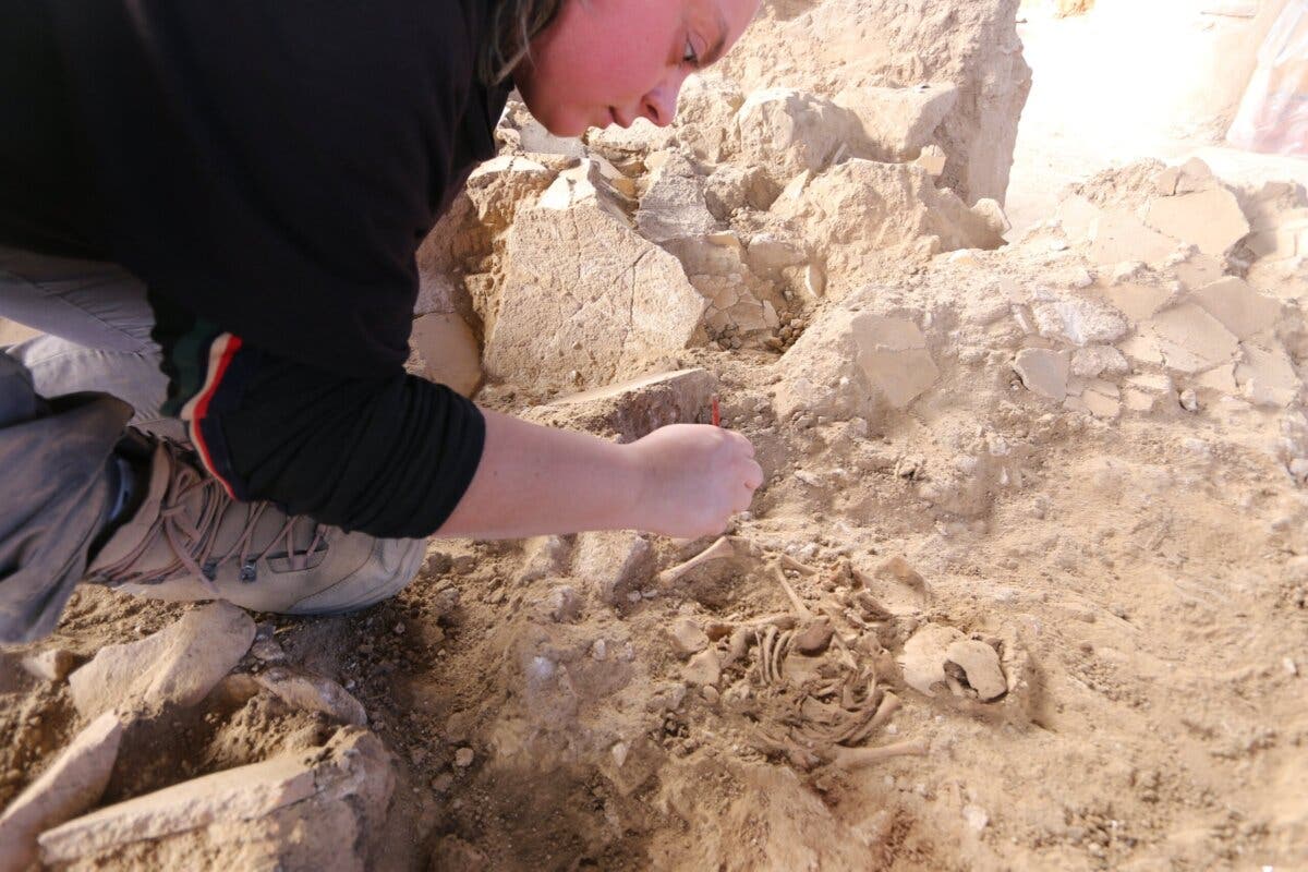 Alcalá de Henares: Hallan un neonato enterrado en la excavación arqueológica de Complutum