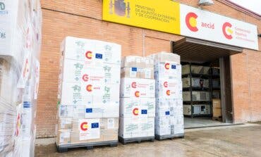 Sánchez envía 20 toneladas de ayuda humanitaria a Ucrania y Ayuso ofrece mil camas del Zendal