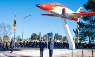 Alcalá de Henares inaugura la glorieta presidida por un avión C-101  