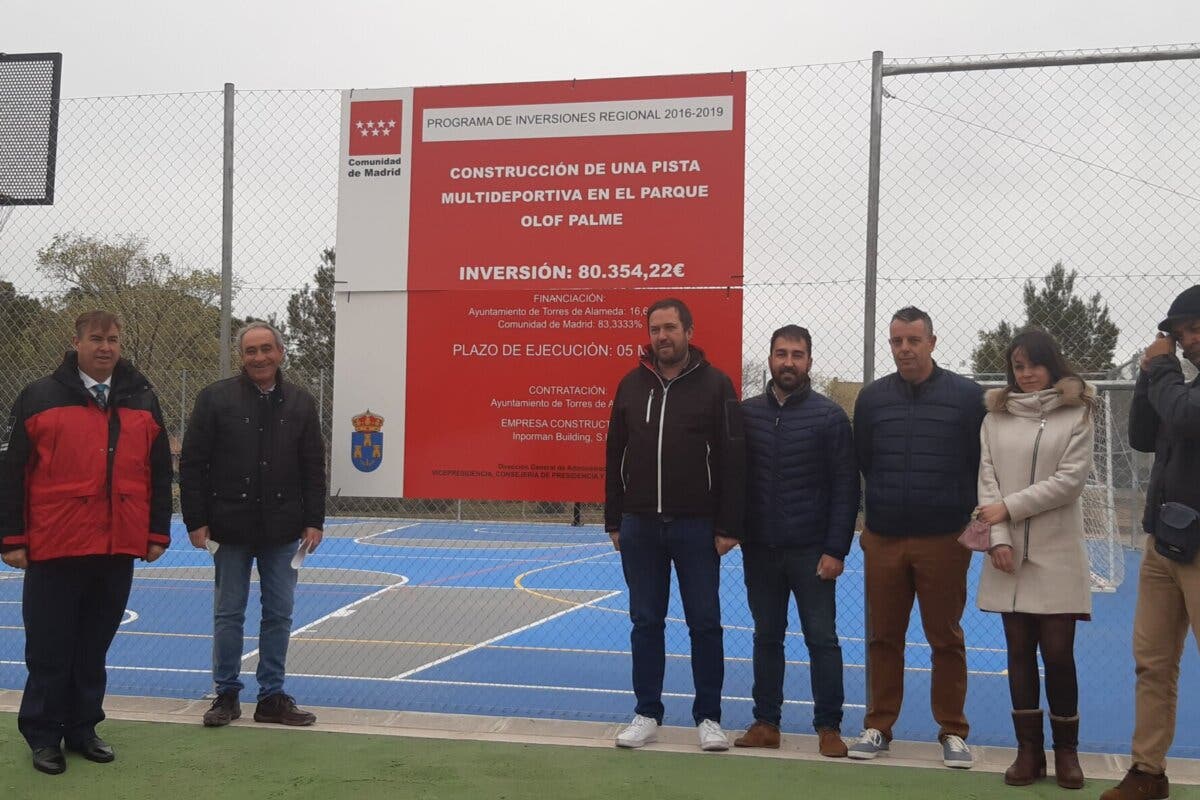 La Comunidad de Madrid construye una pista multideportiva en el parque Olof Palme de Torres de la Alameda