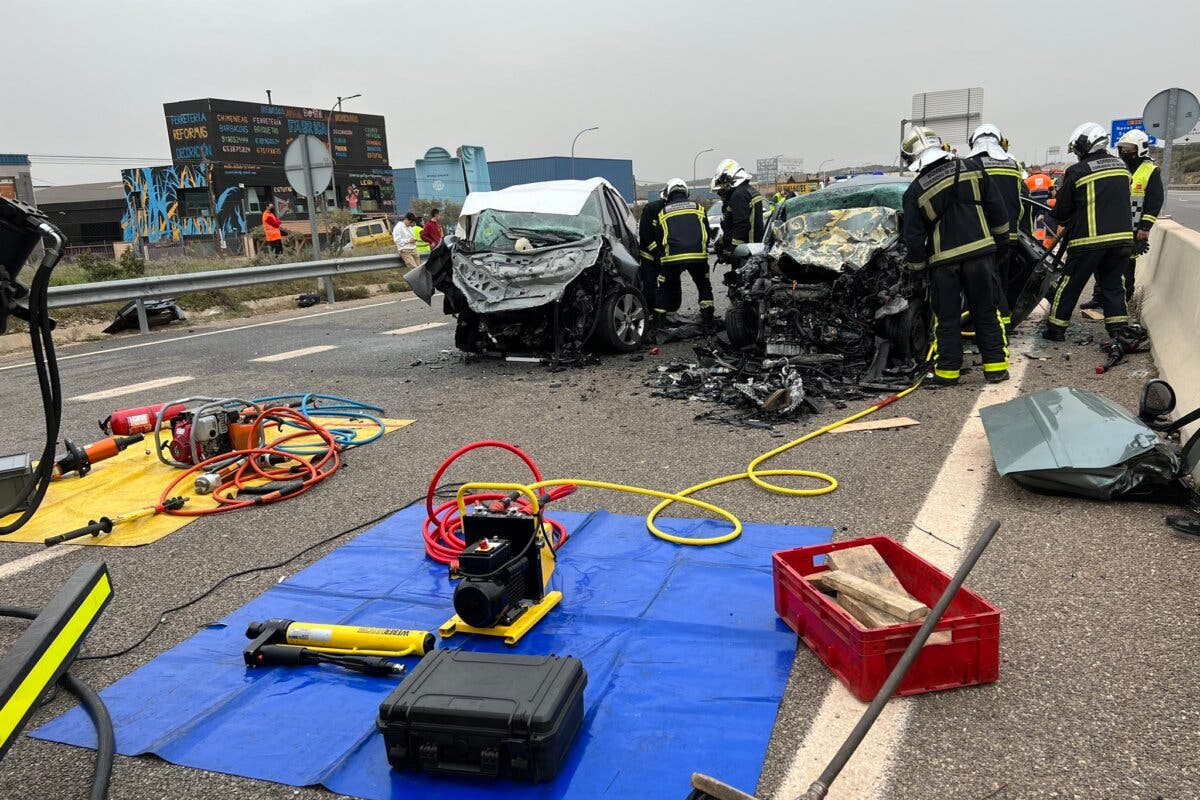 Dos muertos en un choque frontal entre dos vehículos en la M-501