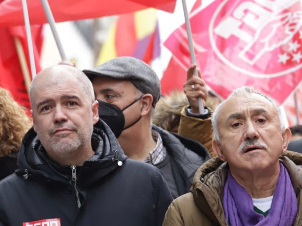 Los sindicatos solo logran reunir en Madrid a 500 personas en una manifestación para «contener los precios» sin bajar impuestos
