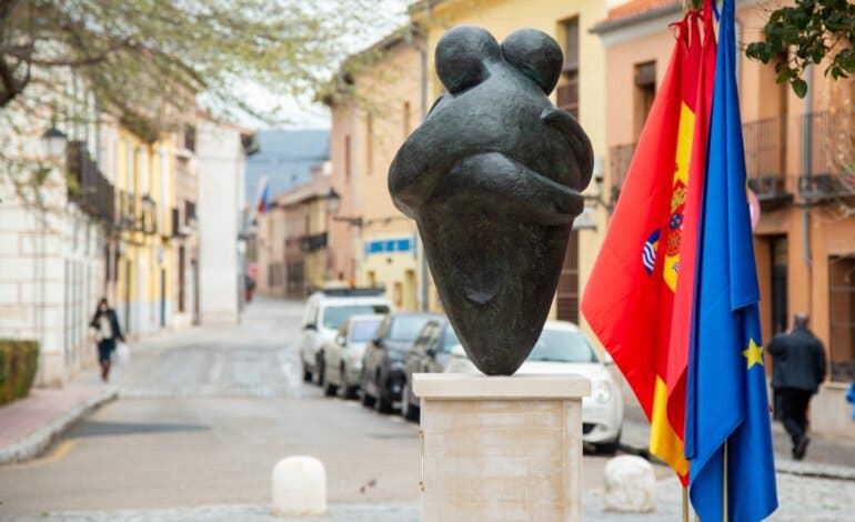 Alcalá de Henares inaugura una escultura en homenaje a las víctimas de la COVID-19