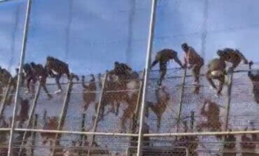 Más de 2.500 inmigrantes intentan entrar en Melilla en el salto más numeroso en años