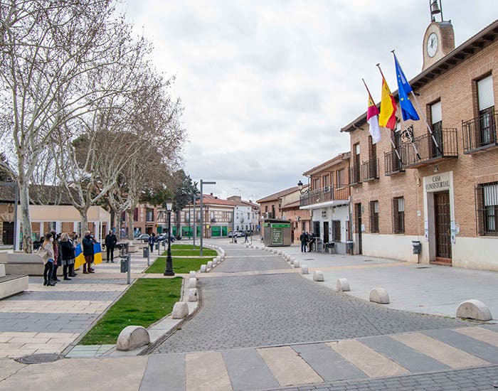 Marchamalo dará 150 euros mensuales a las familias que acojan refugiados ucranianos