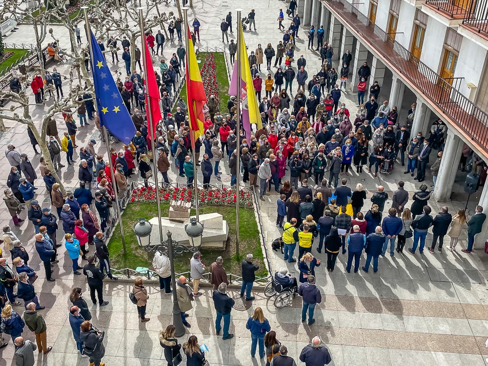 Los municipios del Henares se suman a las concentraciones silenciosas de apoyo a Ucrania 