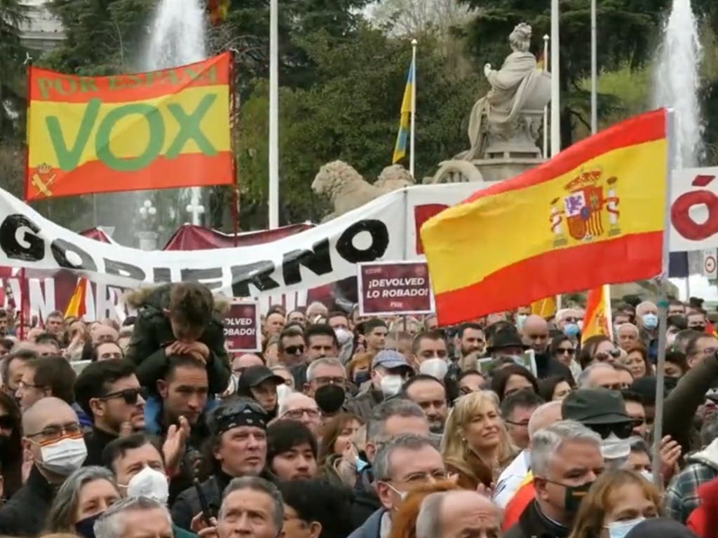 Vox llena las calles de España contra la subida de precios: «¡Nos están arruinando!»