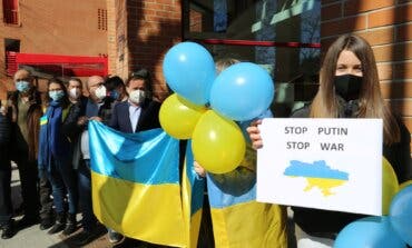 Vecinos de Coslada se concentran en apoyo de Ucrania ante la invasión rusa 