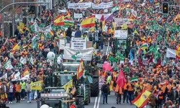 Entre 100.000 y 400.000 agricultores y ganaderos se manifiestan en Madrid contra el Gobierno