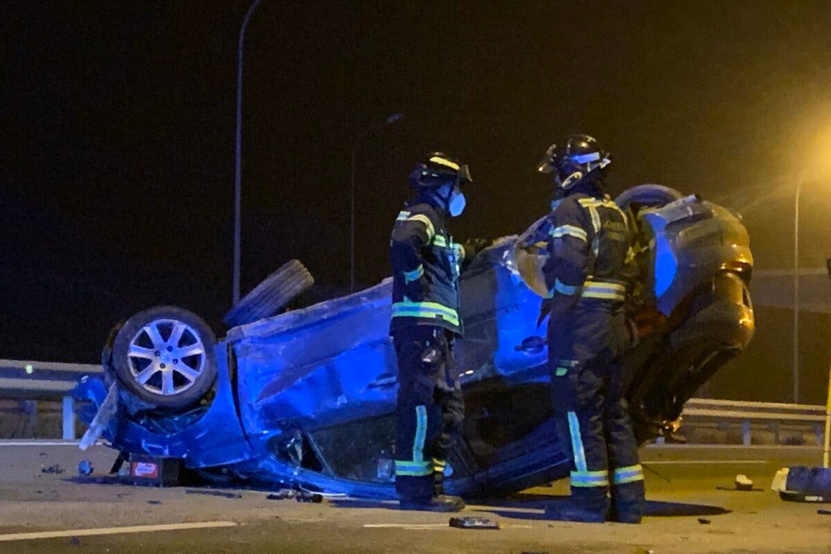 Heridos de gravedad dos jóvenes de 18 y 21 años en un accidente en la M-45