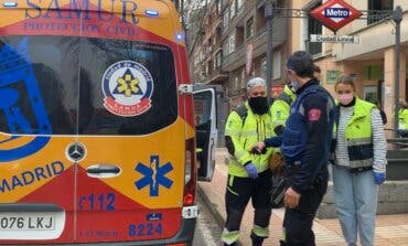 Muy grave al precipitarse mientras limpiaba las ventanas ensuciadas por la calima en Madrid 