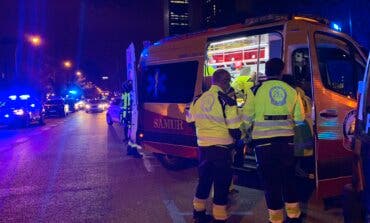 Los jóvenes apuñalados anoche en un piso de la Castellana fueron atacados por unos «camellos» 