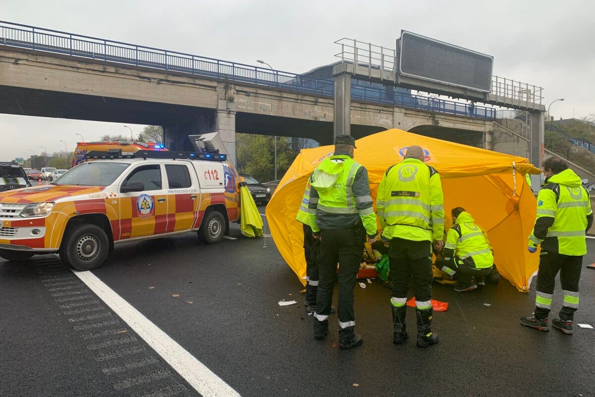 Herido grave un motorista de 31 años al sufrir una caída en la A-2