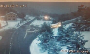 La madrugada deja 8 centímetros de nieve en los puertos de Madrid 