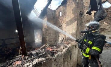 Un incendio deja inhabitable una vivienda en Torres de la Alameda