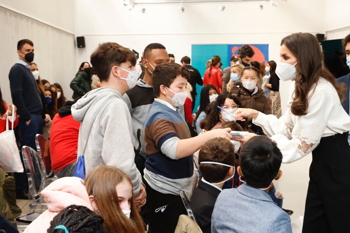 La reina mantiene un encuentro con 500 jóvenes de Guadalajara con talento 