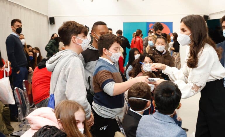 La reina mantiene un encuentro con 500 jóvenes de Guadalajara con talento 